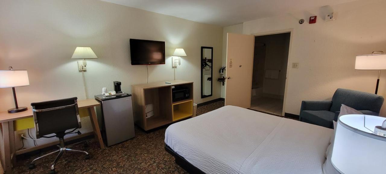 Hotel Carolina A Days Inn By Wyndham Hilton Head Island Dış mekan fotoğraf
